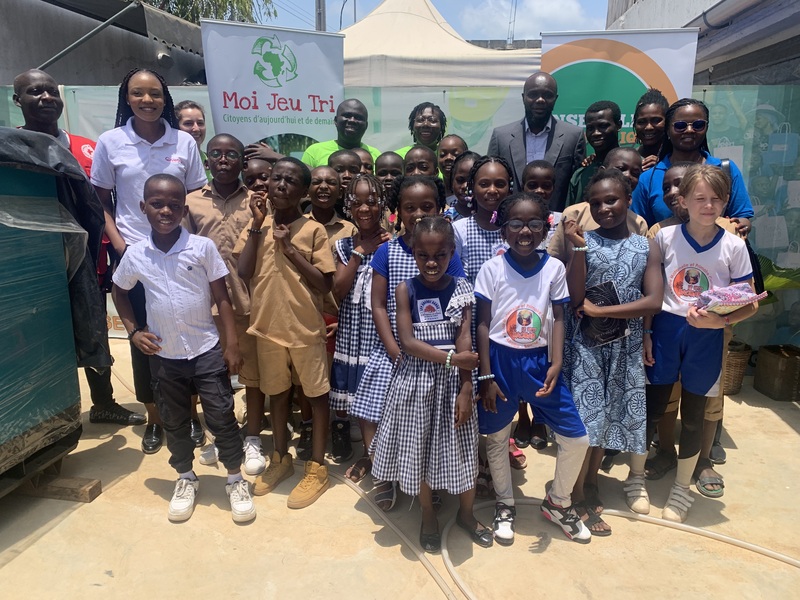 Students immerse themselves in recycling and the circular economy in Grand-Bassam