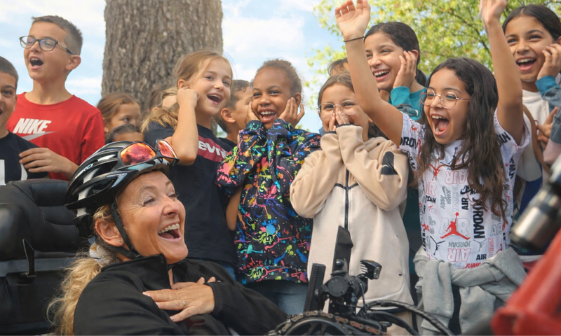 Embarquer  des enfants en situation de handicap au sommet 