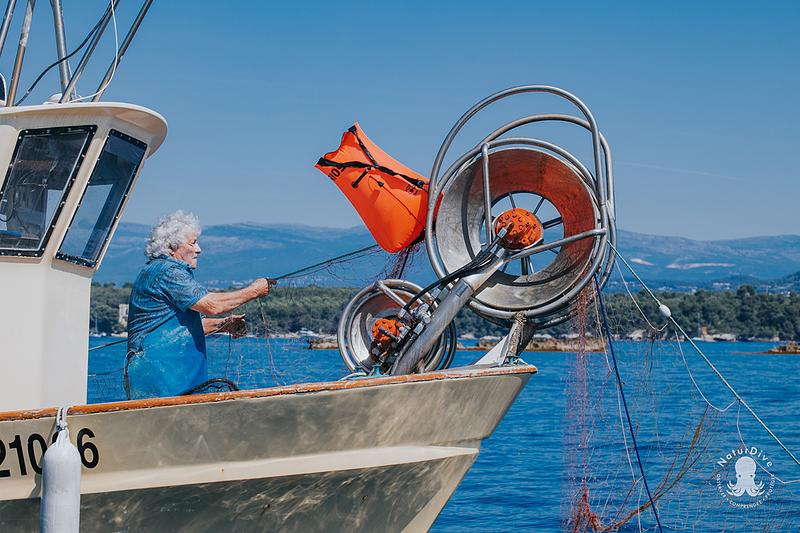 Une belle collaboration avec les pêcheurs artisans, pour la dépollution de la Méditerranée