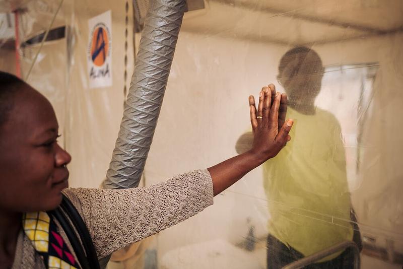 URGENCE EBOLA : SANS VACCIN, LA CRISE S’ACCÉLÈRE.